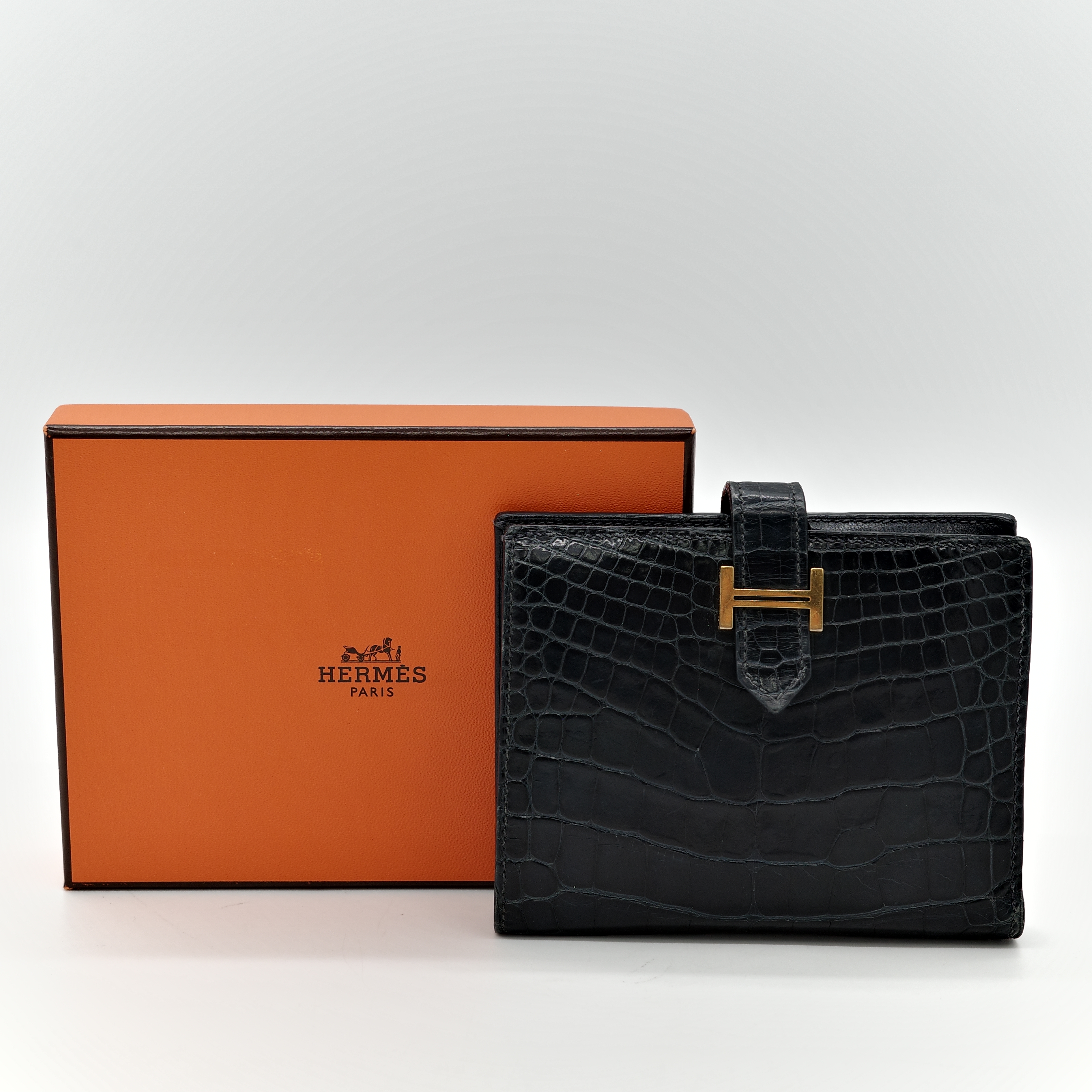 Hermès 愛馬仕 黑色 方塊 霧面鱷魚 金釦 短夾 錢包 U 刻-11