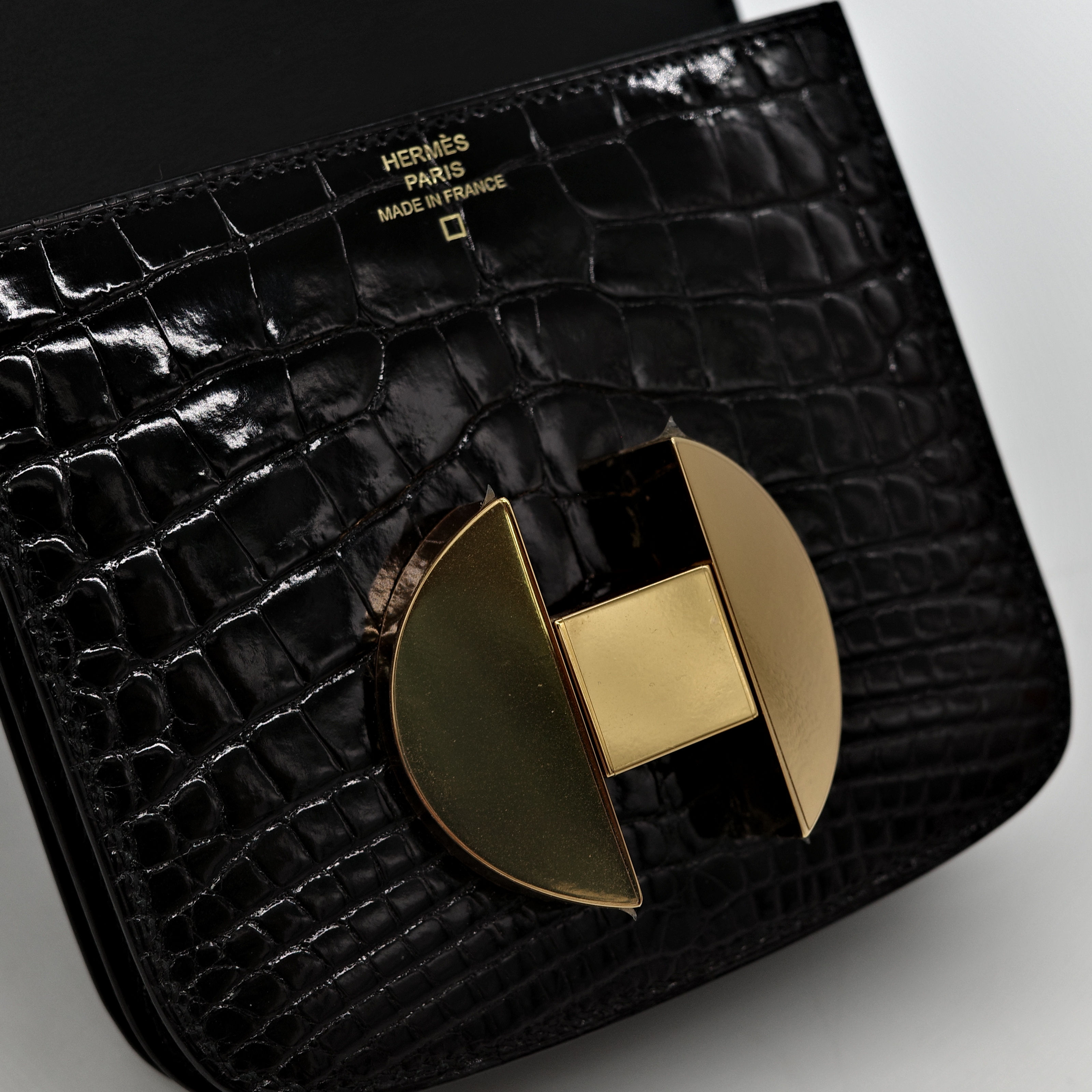 Hermès 愛馬仕 方塊 亮面鱷魚 黑色 金釦 短夾 腰包 U 刻-3