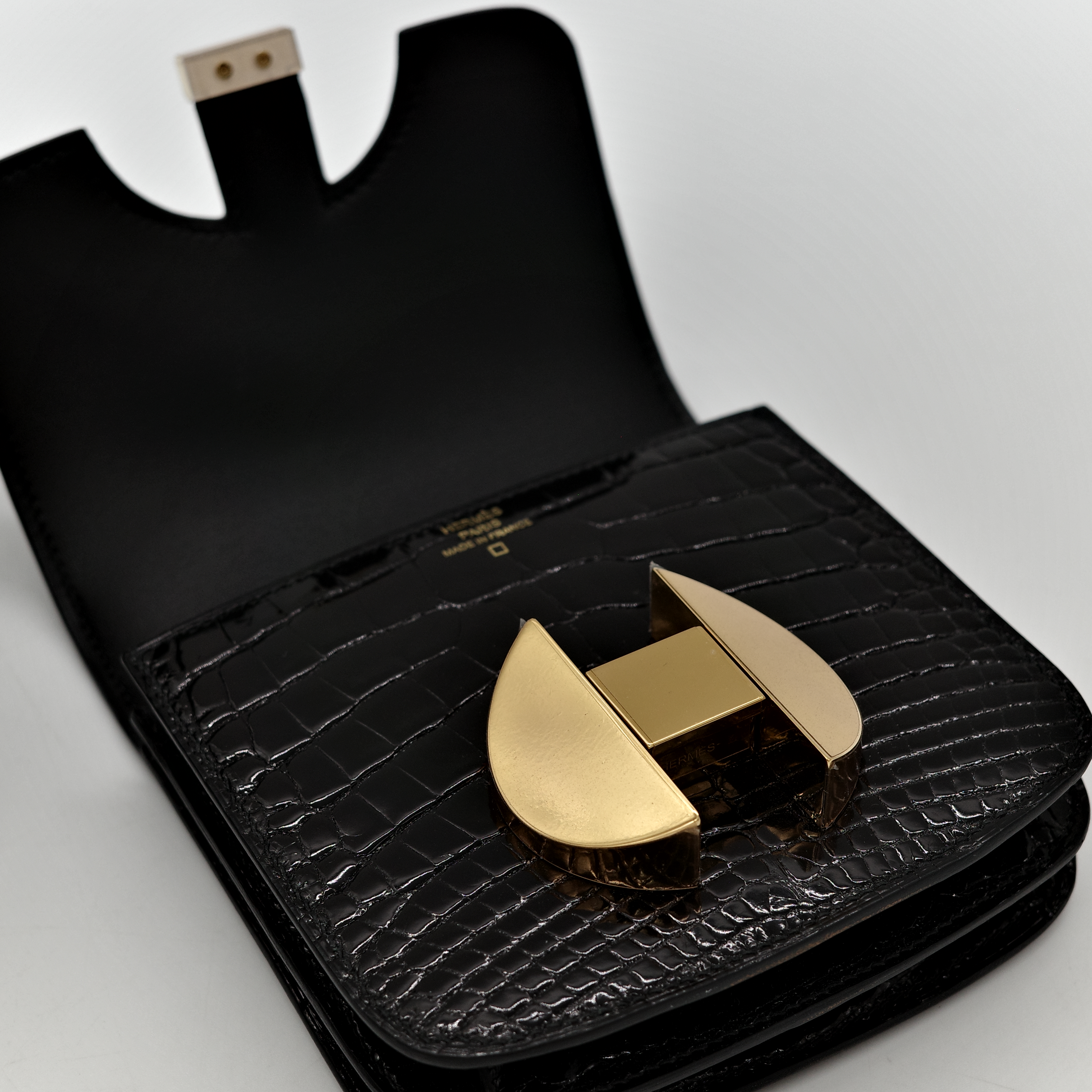 Hermès 愛馬仕 方塊 亮面鱷魚 黑色 金釦 短夾 腰包 U 刻-4