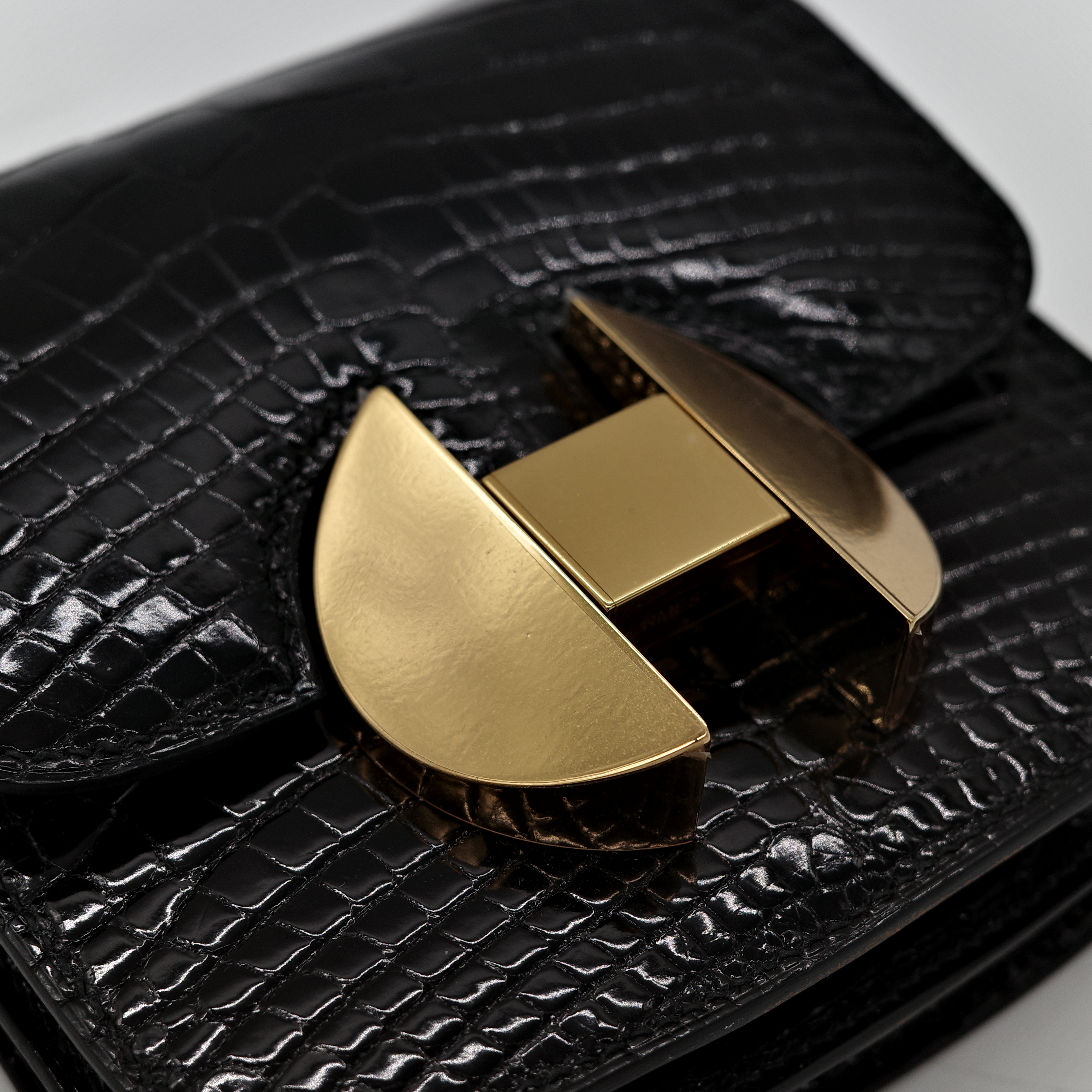 Hermès 愛馬仕 方塊 亮面鱷魚 黑色 金釦 短夾 腰包 U 刻-5
