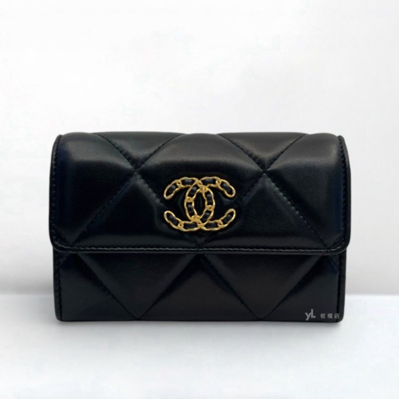 S5270-CHANEL 19黑羊皮金釦下蓋中夾AP2700-0