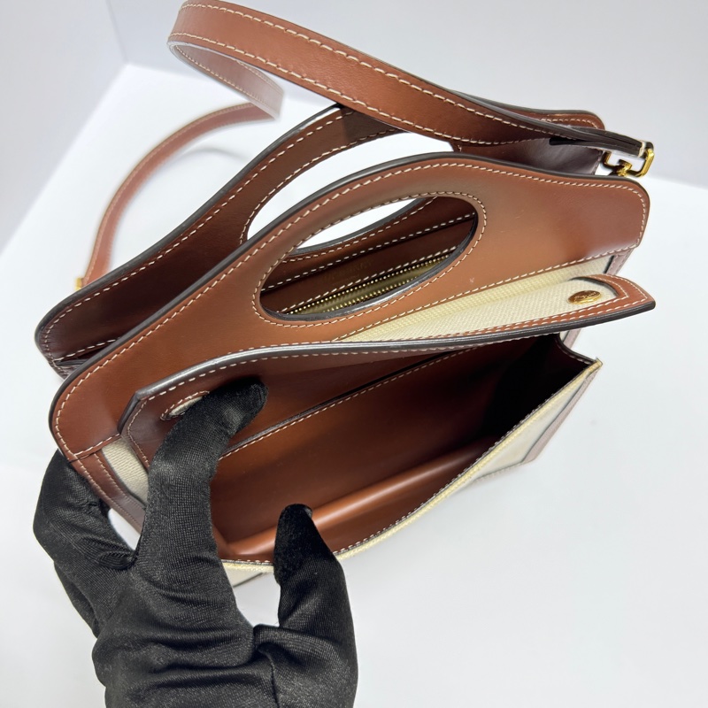 （超級新🆕） Burberry Mini Tote 斜背包 【專櫃新款$49,900】-8