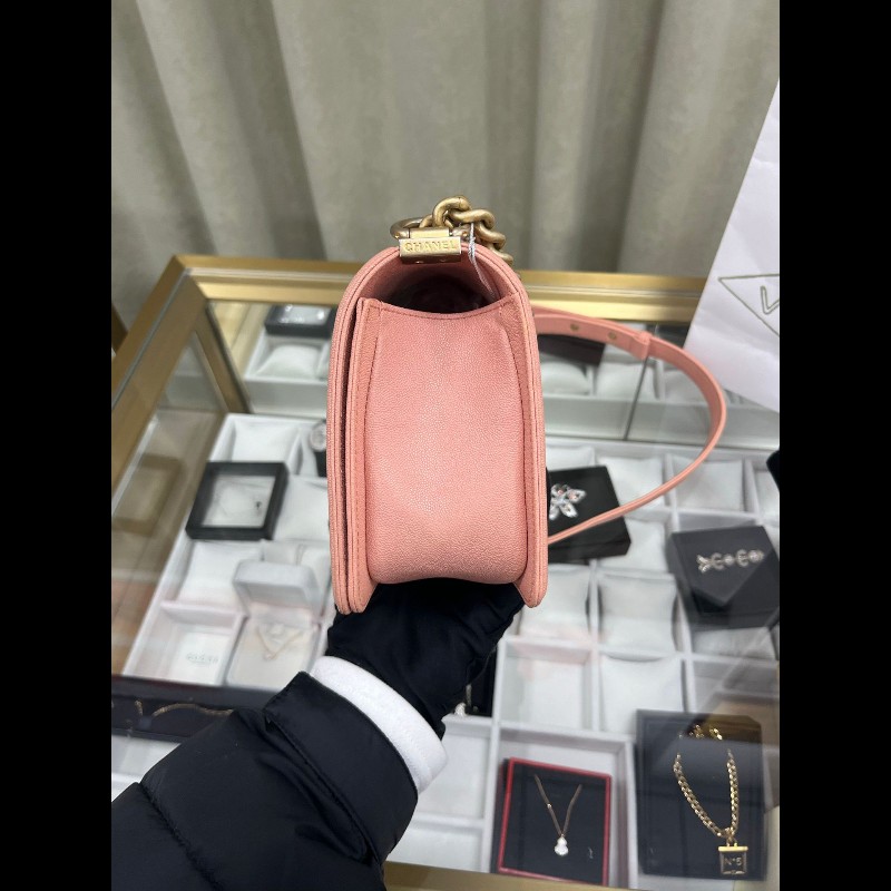 Chanel medium Leboy 
中號珊瑚粉荔枝纹Leboy-1
