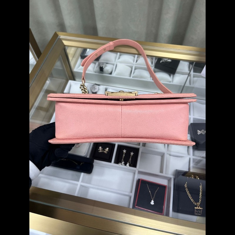 Chanel medium Leboy 
中號珊瑚粉荔枝纹Leboy-6