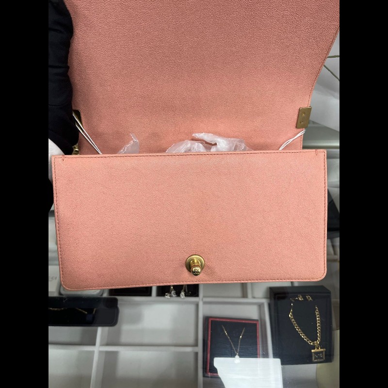 Chanel medium Leboy 
中號珊瑚粉荔枝纹Leboy-8