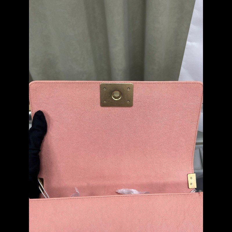 Chanel medium Leboy 
中號珊瑚粉荔枝纹Leboy-13