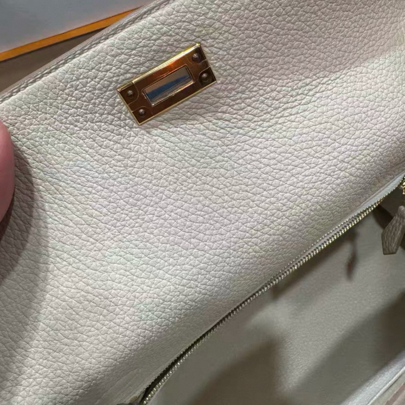 客人專拍 Hermes Kelly25 奶昔白金扣 Z刻 带膜未使用-3