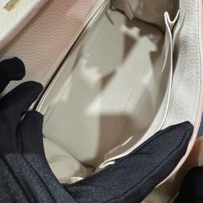 客人專拍 Hermes Kelly25 奶昔白金扣 Z刻 带膜未使用-7