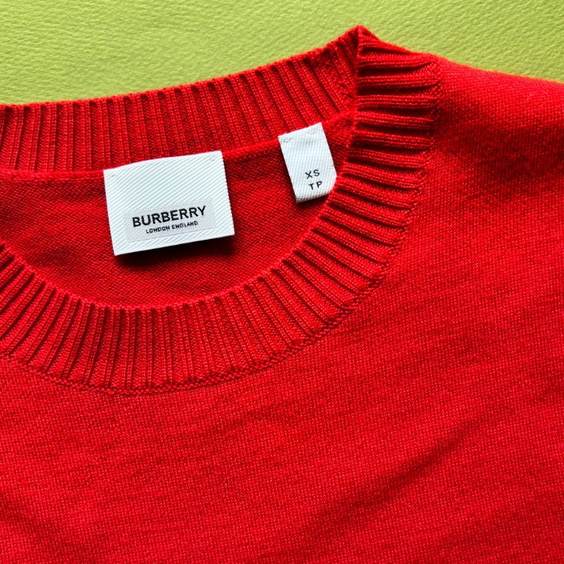 ::BURBERRY::白底黑字樣 紅色長袖針織衣 xs-6