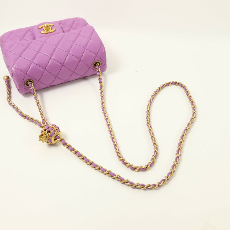 CHANEL 羊皮皮革Mini Classic 17 with Gold ball鏈帶肩背袋-9