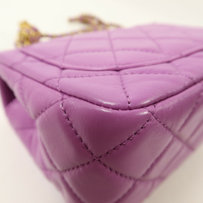 CHANEL 羊皮皮革Mini Classic 17 with Gold ball鏈帶肩背袋-13