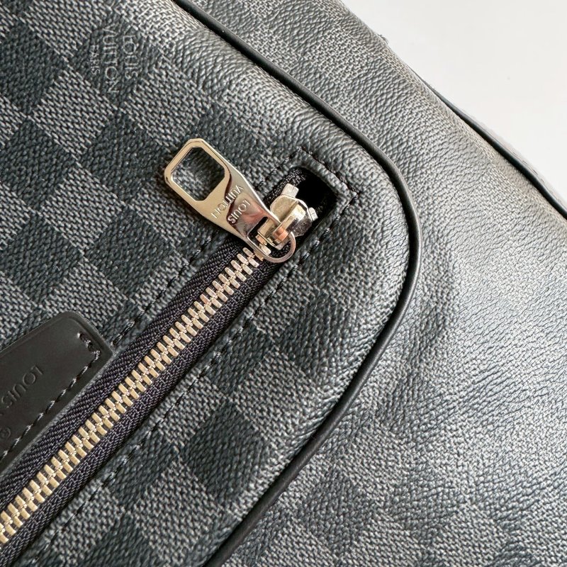 💥這必買 LV N41473 黑色棋盤格超帥後背包-5