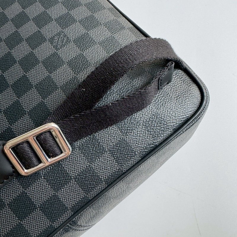 💥這必買 LV N41473 黑色棋盤格超帥後背包-11