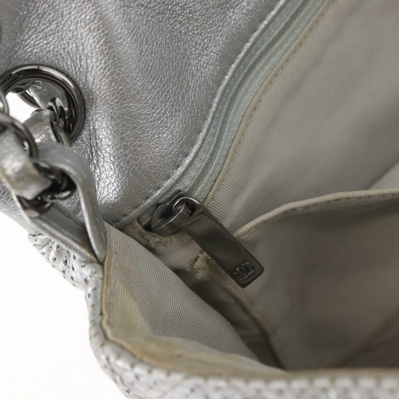 【日本直送】香奈兒 (CHANEL) 絎縫鏈條肩背包，銀色雙C標誌，附沖孔皮革，正品編號 ka3473SAM-26