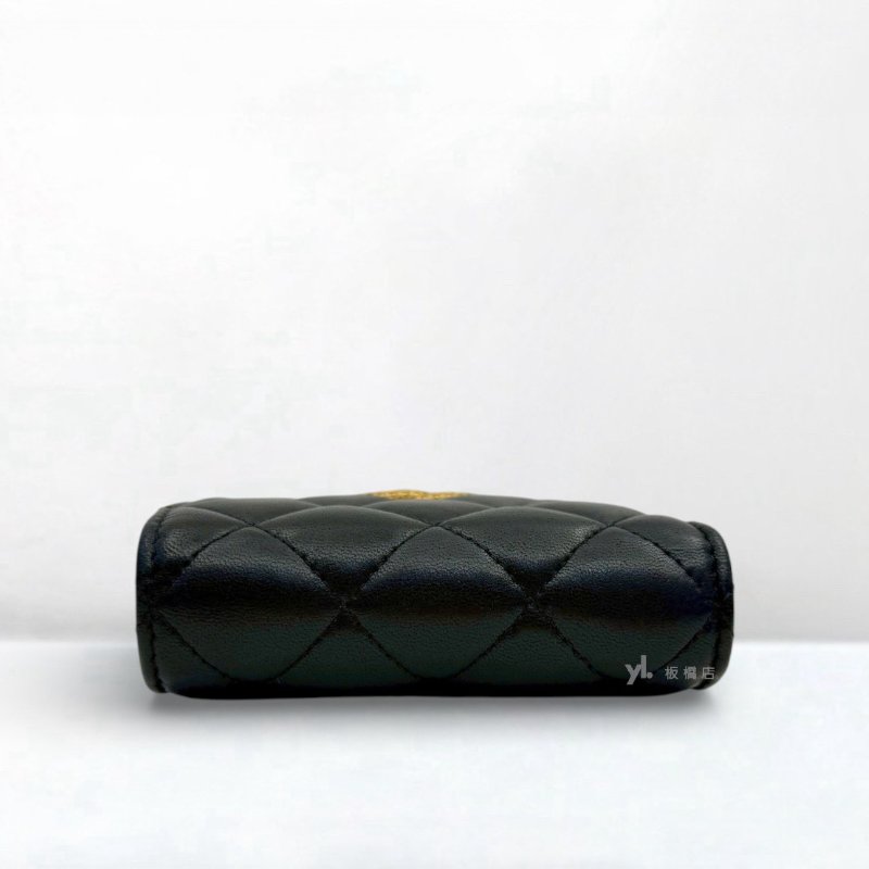 S5283-CHANEL 黑羊皮金LOGO對開扣式零錢短夾AP3407-4