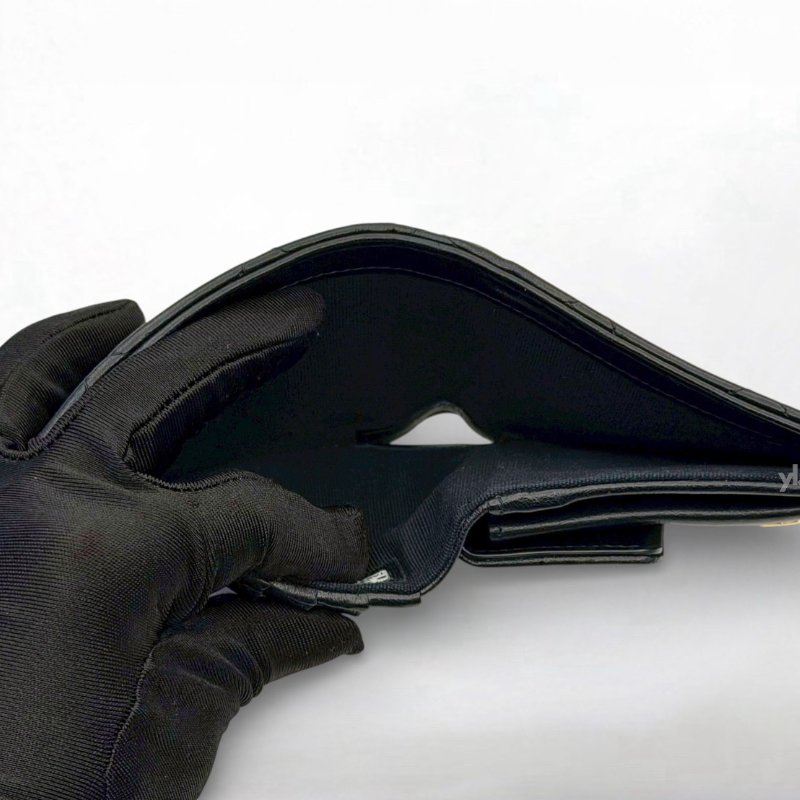 S5283-CHANEL 黑羊皮金LOGO對開扣式零錢短夾AP3407-6