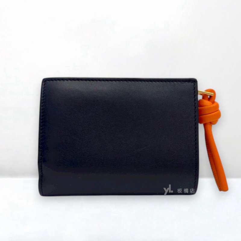 S5361-LOEWE皮夾 黑小牛皮拚橘內裡對開短夾-3