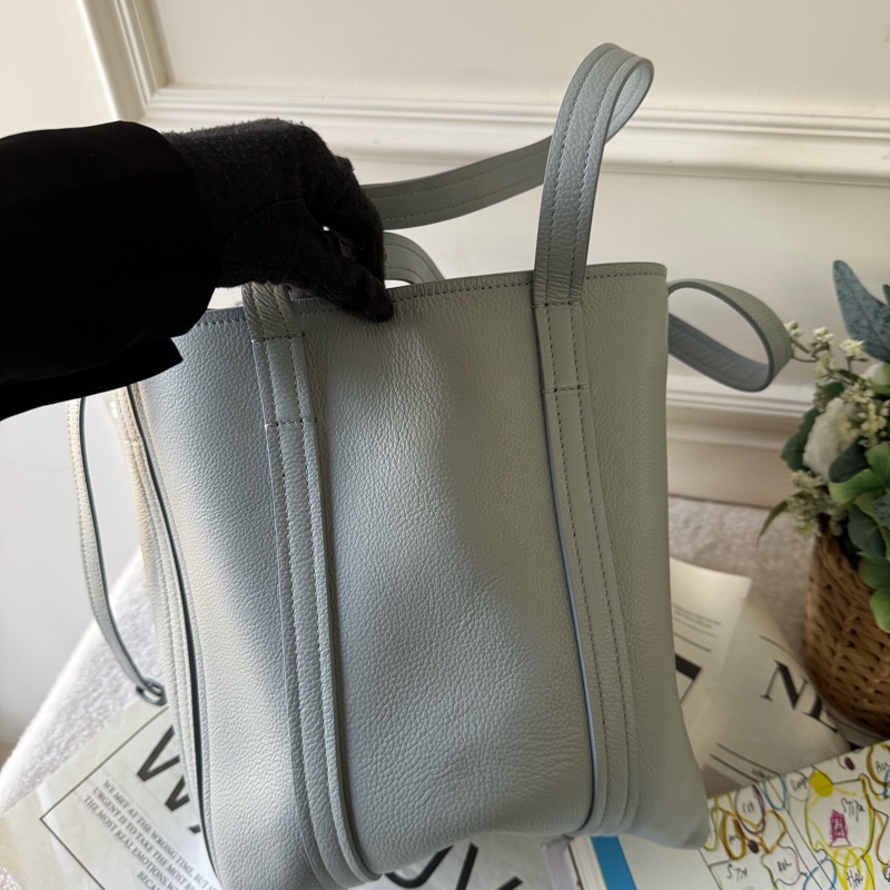 Everyday North-South 牛皮雙提把斜背包(淺灰藍)-4