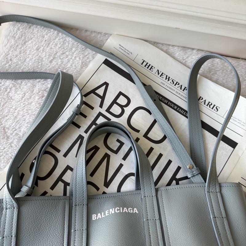 Everyday North-South 牛皮雙提把斜背包(淺灰藍)-8