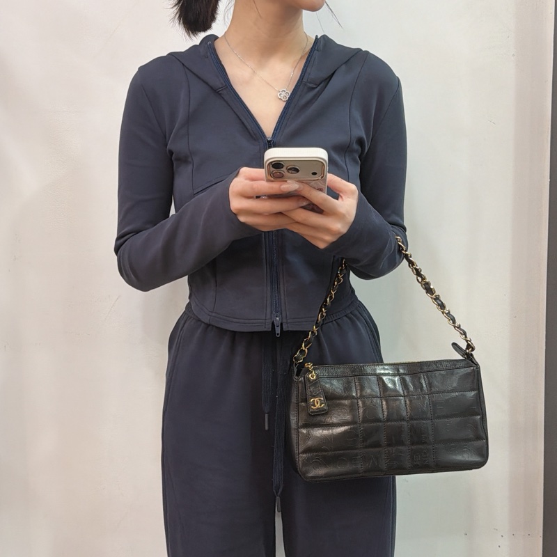 莉亞精品♡ Chanel A1935 7495656 字母浮雕冰格 手提包 腋下包 二手-1