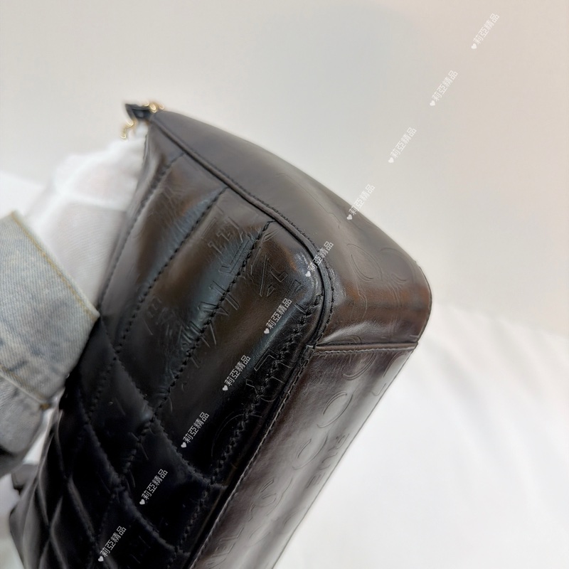 莉亞精品♡ Chanel A1935 7495656 字母浮雕冰格 手提包 腋下包 二手-10