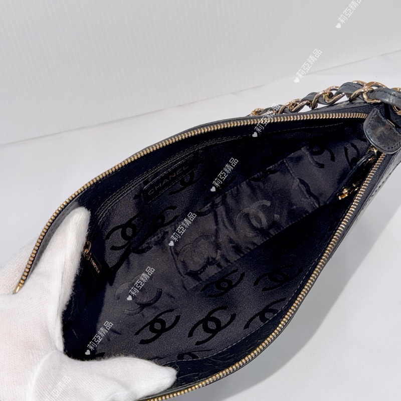莉亞精品♡ Chanel A1935 7495656 字母浮雕冰格 手提包 腋下包 二手-13