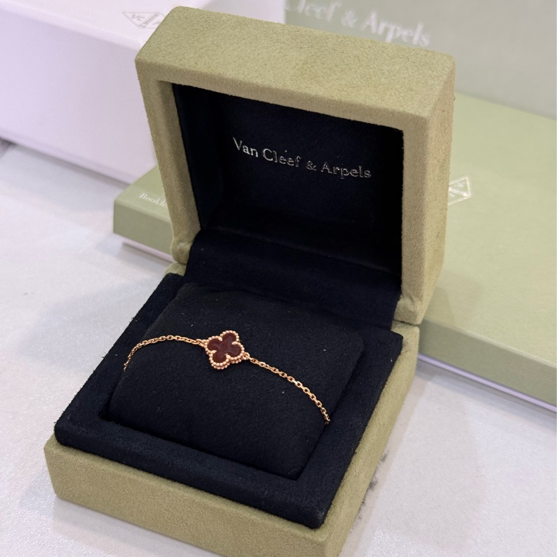 （高雄漢神購證🇹🇼全配）Van Cleef & Arpels mini 紅玉髓手鍊-0