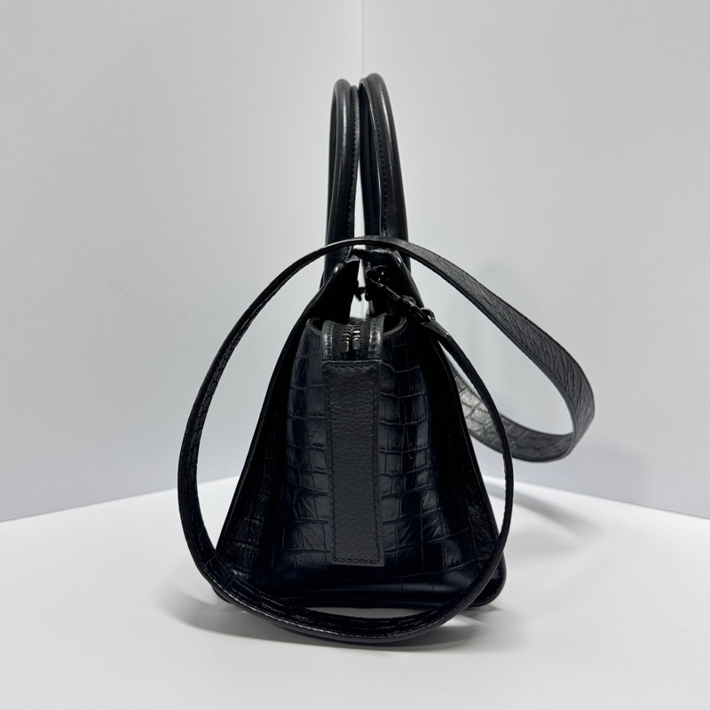 （超級新‼️） YSL “So Black” 全黑鱷魚紋 斜背包【專櫃13萬】-12