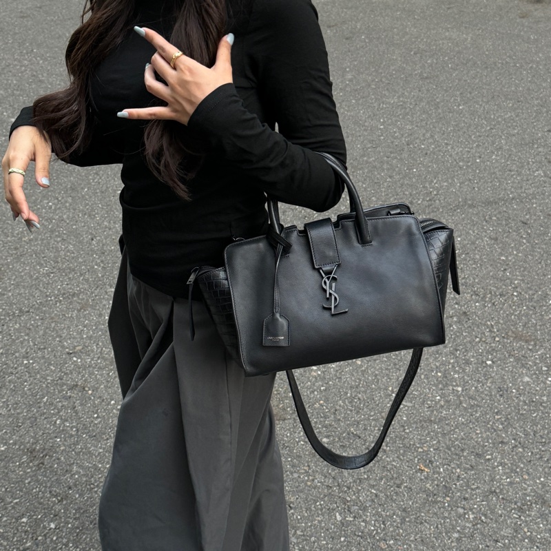 （超級新‼️） YSL “So Black” 全黑鱷魚紋 斜背包【專櫃13萬】-23