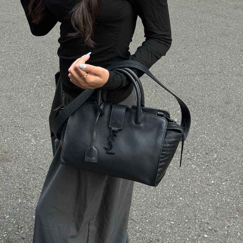 （超級新‼️） YSL “So Black” 全黑鱷魚紋 斜背包【專櫃13萬】-26