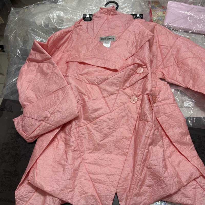 ISSEY MIYAKE 三宅一生 日本製 粉色外套＋褲 套裝-1