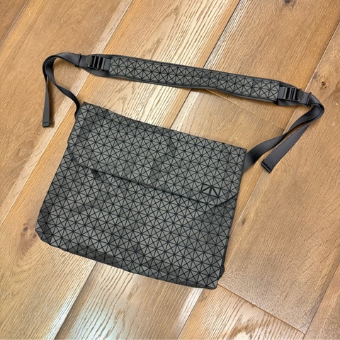 二手正品 Bao Bao Issey Miyake Froggy 黑色斜背 側背包
