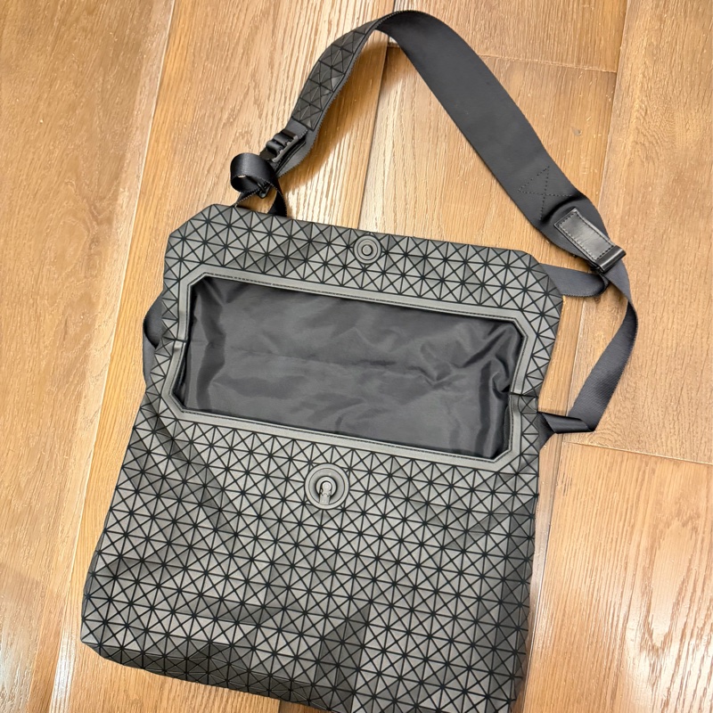 二手正品 Bao Bao Issey Miyake Froggy 黑色斜背 側背包-4