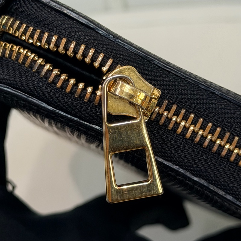 LOEWE 黑色格紋拉鍊長夾 XC432-25