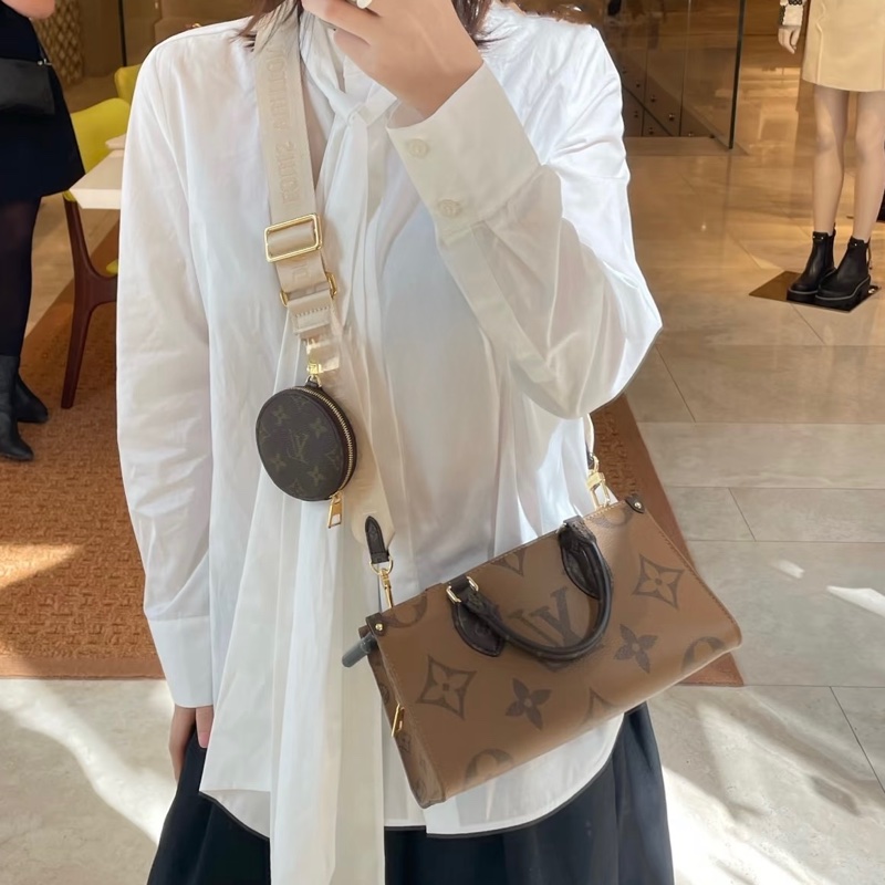 LV 路易威登原花雙色OnTheGo East West 橫版托特包寬背帶手提斜背包M46653-0