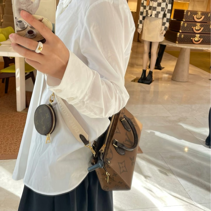 LV 路易威登原花雙色OnTheGo East West 橫版托特包寬背帶手提斜背包M46653-2