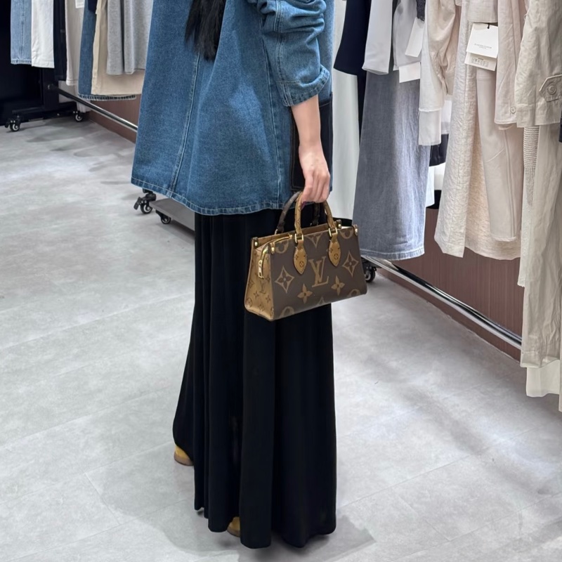 LV 路易威登原花雙色OnTheGo East West 橫版托特包寬背帶手提斜背包M46653-11