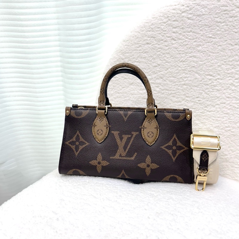 LV 路易威登原花雙色OnTheGo East West 橫版托特包寬背帶手提斜背包M46653-13