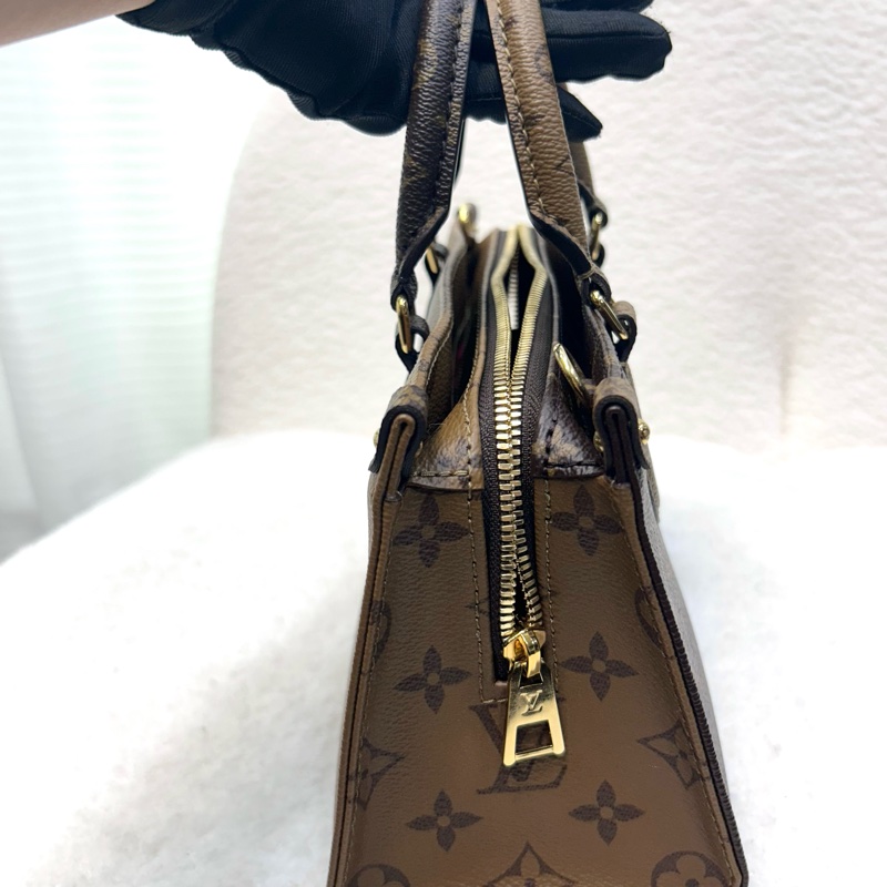 LV 路易威登原花雙色OnTheGo East West 橫版托特包寬背帶手提斜背包M46653-22
