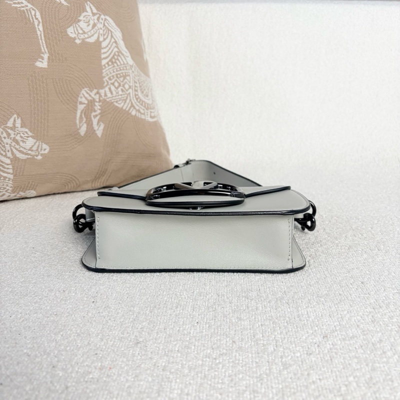 Valentino loco 斜挎包 小牛皮灰色 mini-4