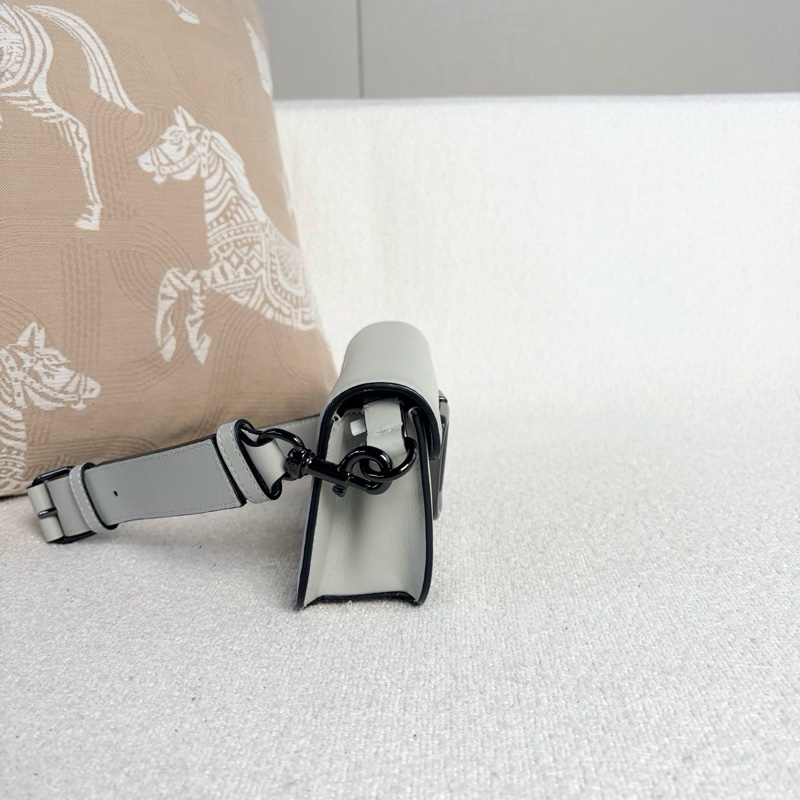 Valentino loco 斜挎包 小牛皮灰色 mini-6