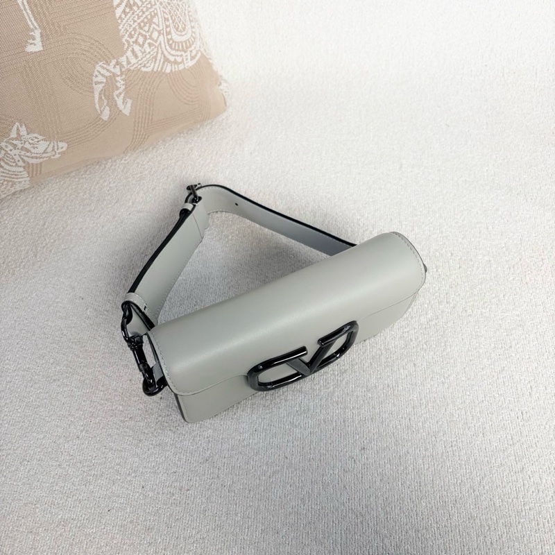 Valentino loco 斜挎包 小牛皮灰色 mini-7