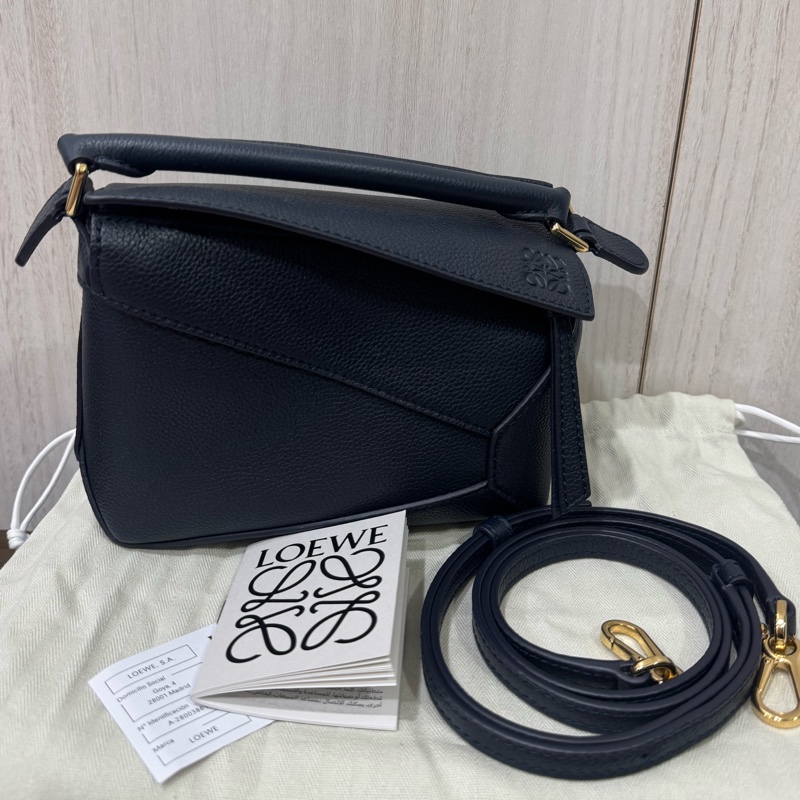 Loewe mini puzzle新款深黑籃斜背包-0