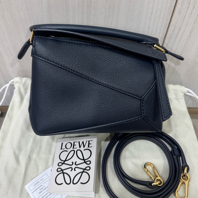 Loewe mini puzzle新款深黑籃斜背包-1