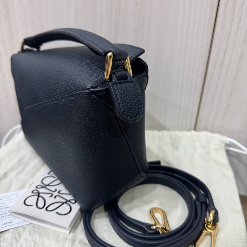 Loewe mini puzzle新款深黑籃斜背包-4