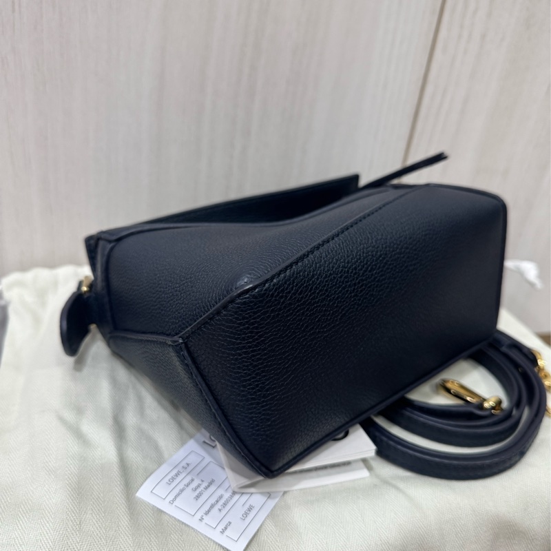 Loewe mini puzzle新款深黑籃斜背包-6