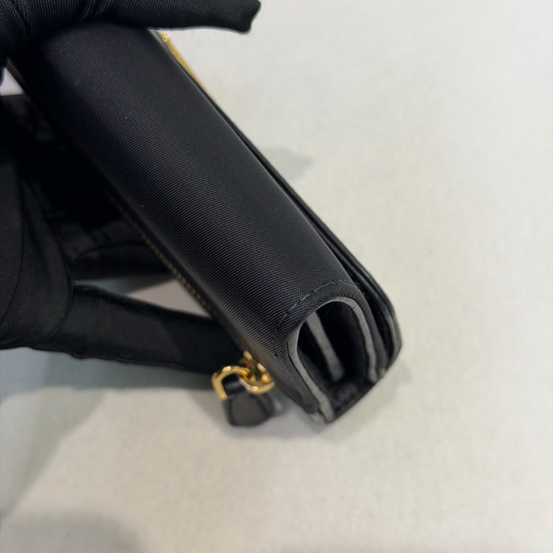PRADA 黑色皮革拼帆布長夾 XC181-10
