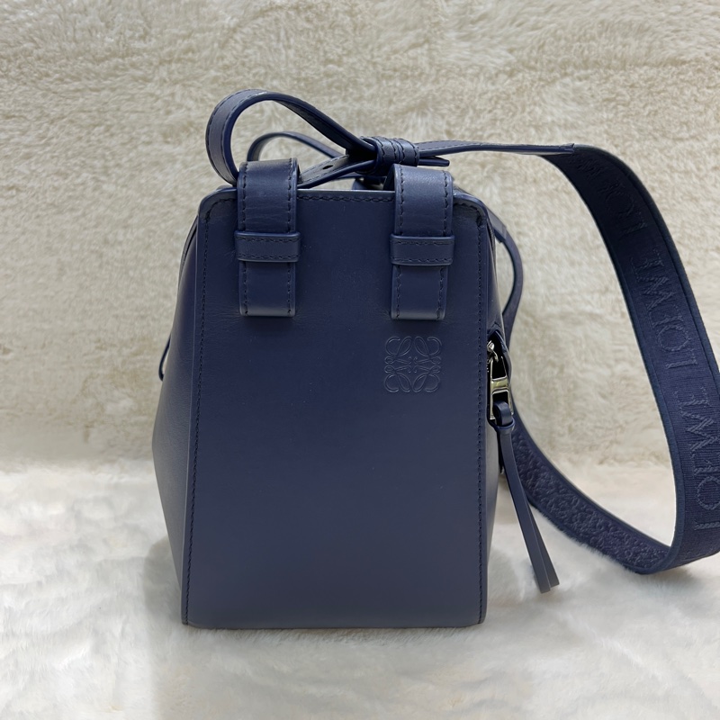 Loewe Compact Hammock 小號深藍色吊床包.  XC397-0