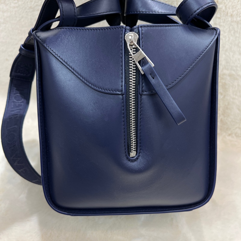 Loewe Compact Hammock 小號深藍色吊床包.  XC397-3