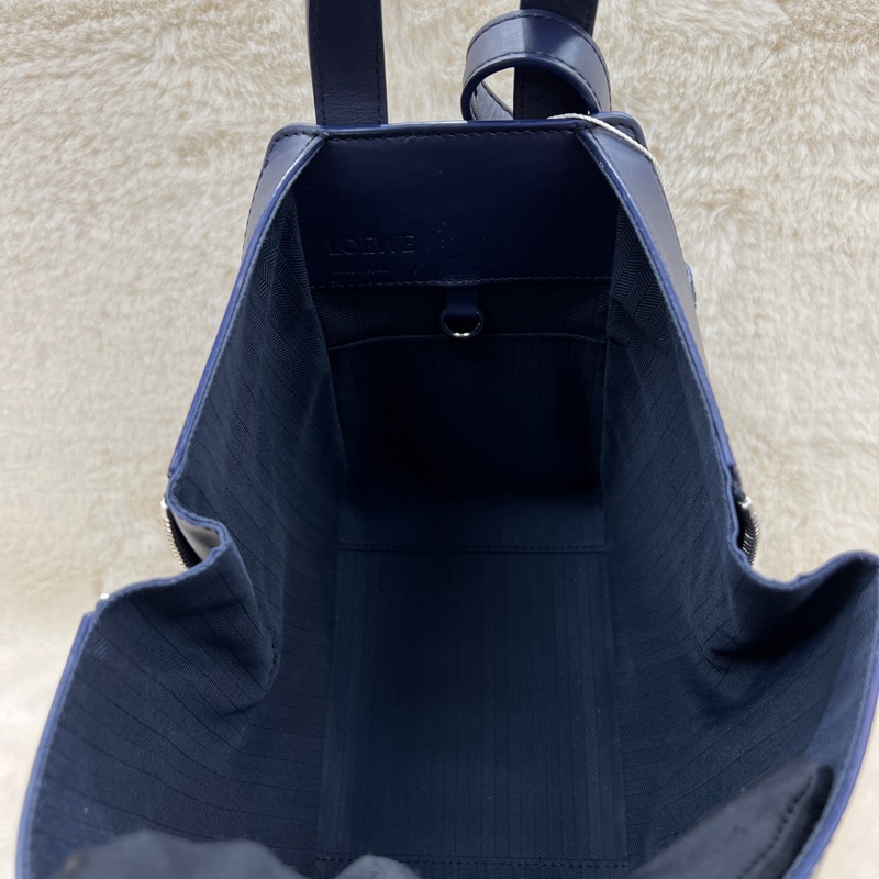 Loewe Compact Hammock 小號深藍色吊床包.  XC397-11
